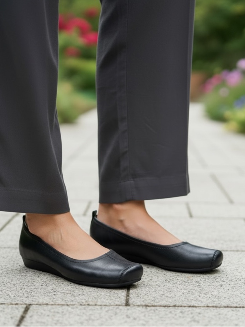 Kim Rogers Black Square Toe Flats 7M